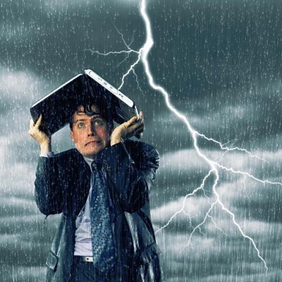  雷雨臨空，你應(yīng)該躲到哪里去？