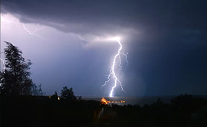 雷電預(yù)警系統(tǒng)報(bào)警后，需要采取哪些防雷措施？【易造防雷】